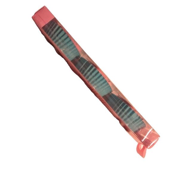 FOURSQUARE Makeup Blending Sponges Look Like Valentine's Candy‎ Set of 3 - Picture 4 of 6